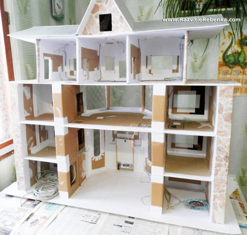 Домик из коробок для кукол