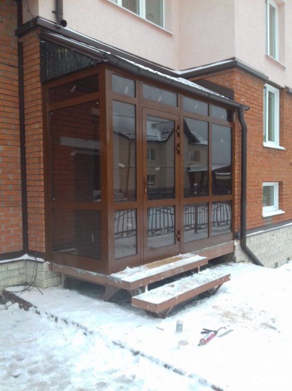 Тамбур из алюминиевого профиля