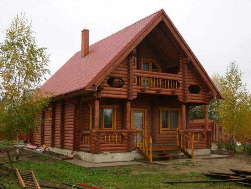 Домик из оцилиндрованного бревна