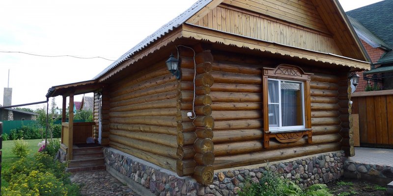 Деревенские дома из бревна