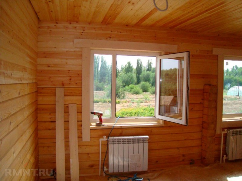 Пластиковые окна в доме из бруса