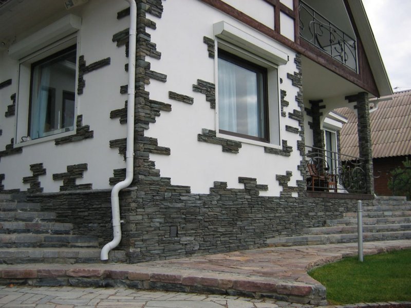 Отделка фасада искусственным камнем