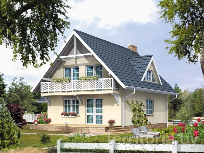 Дом с мансардной крышей и балконом