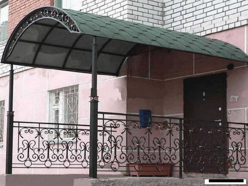 Навес над крыльцом частного дома своими руками
