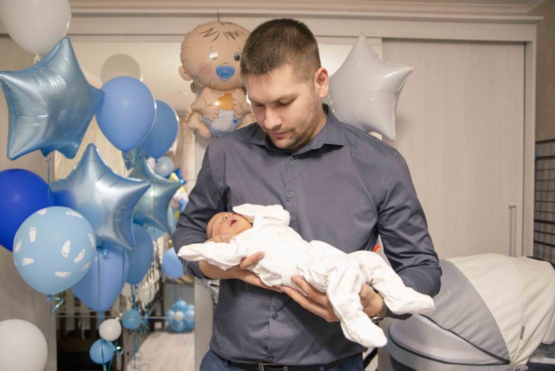 Выписка новорожденного из роддома летом