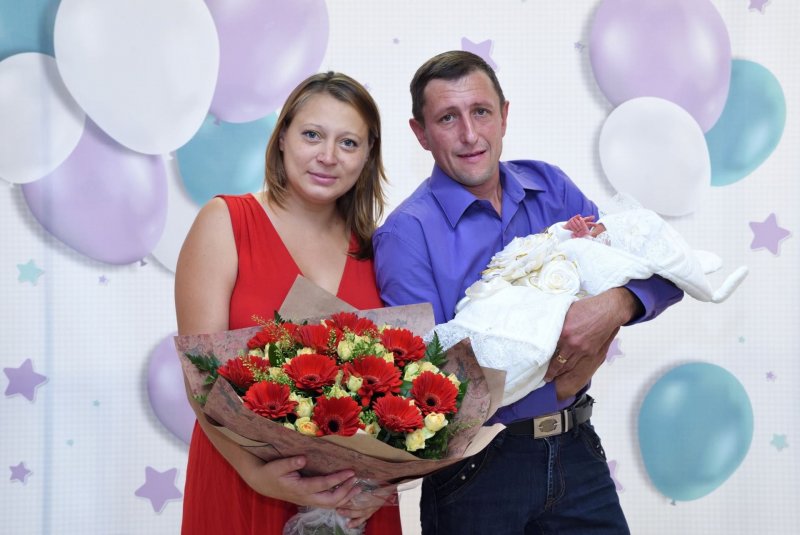Выписка из роддома летом