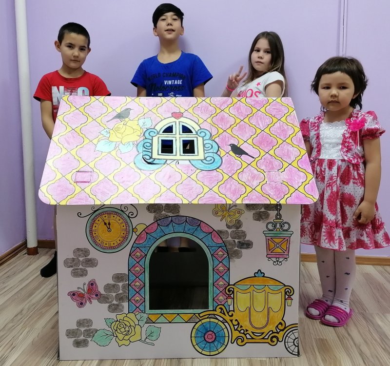 Детский домик из картона
