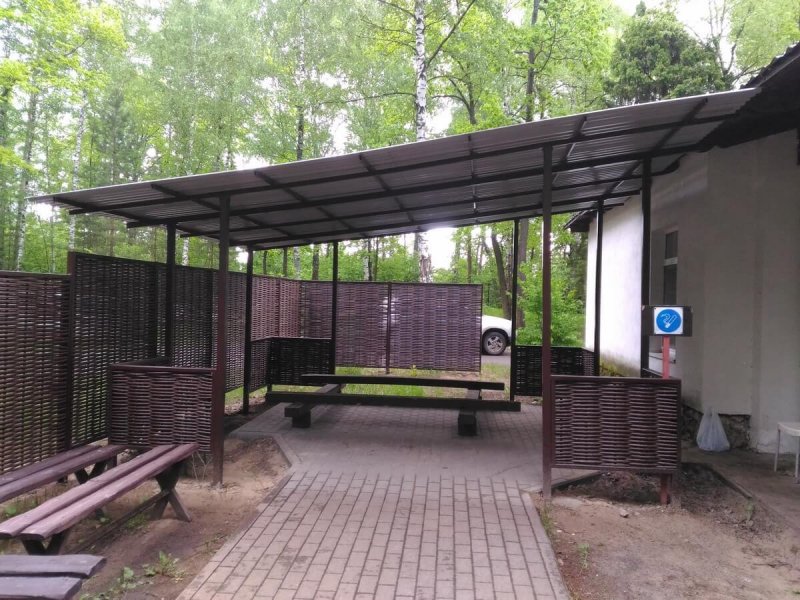 Беседка под навесом