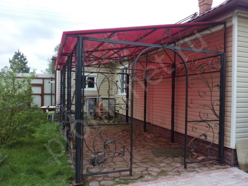 Кованная беседка к дому
