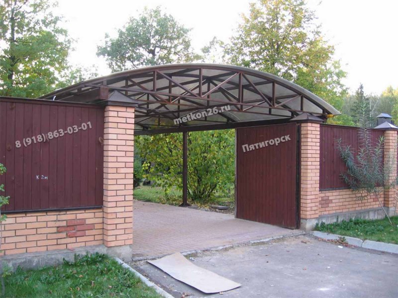 Навес около гаража