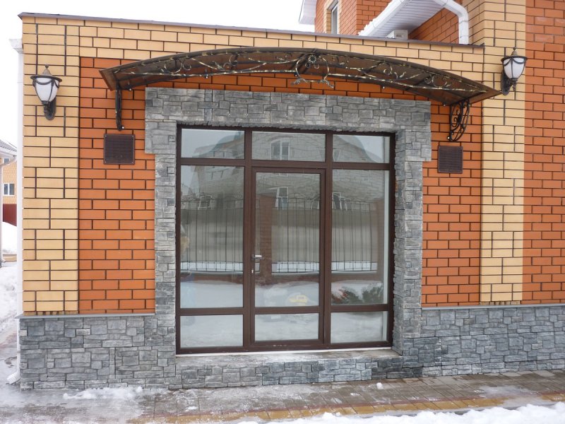 Пластиковые входные группы в коттедж