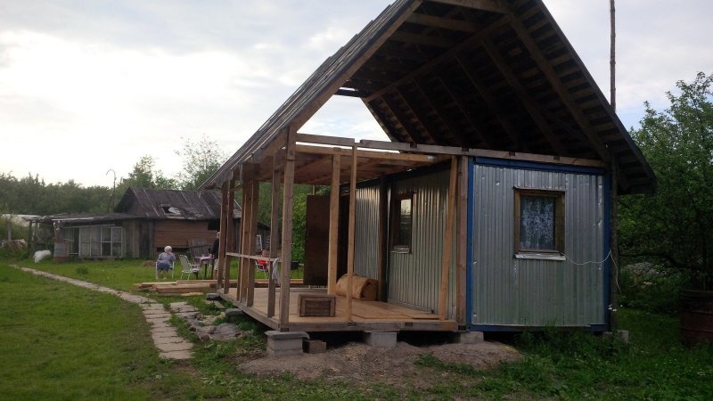Переделка бытовки в дачный домик
