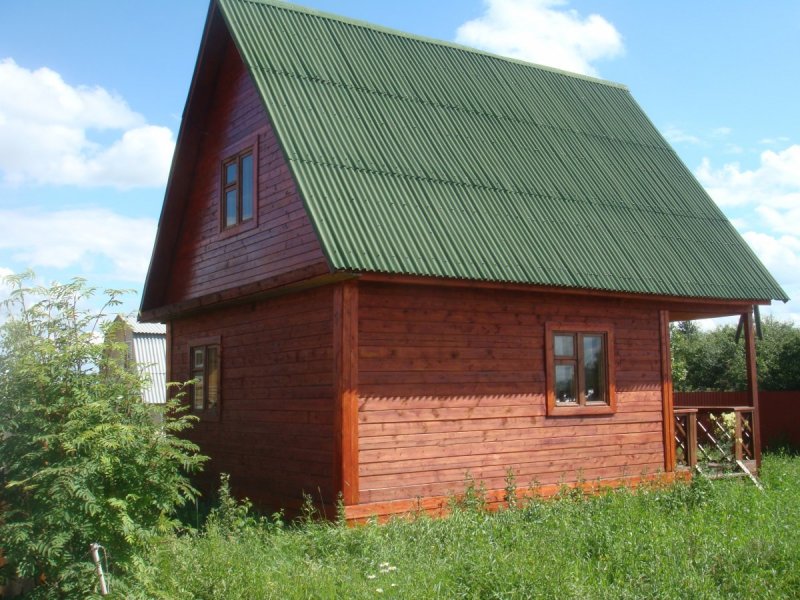 Крыша из зеленого ондулина