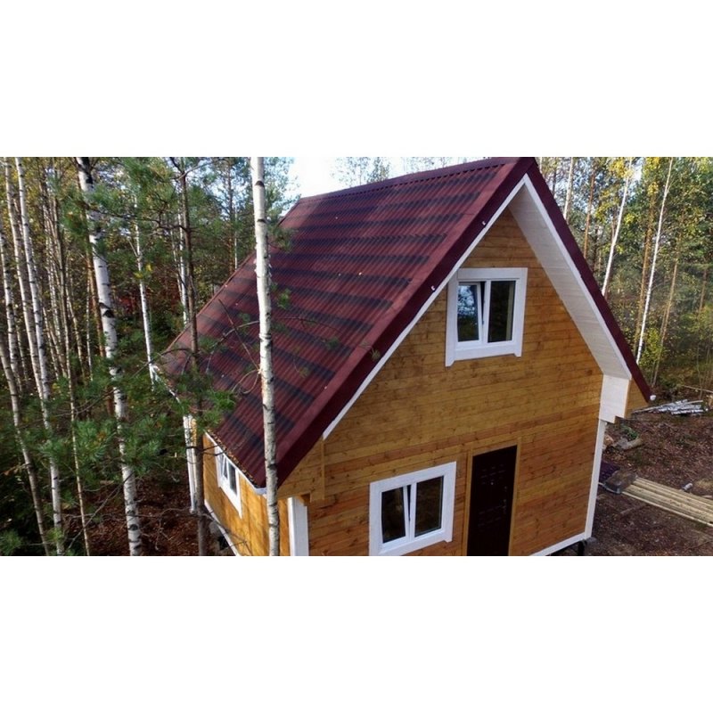 Крыша с красным ондулином