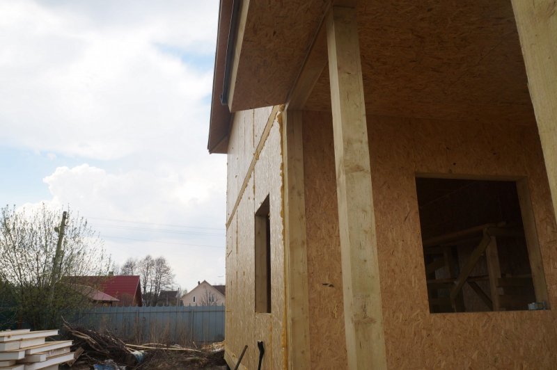 Пристройка из сэндвич панелей к деревянному дому