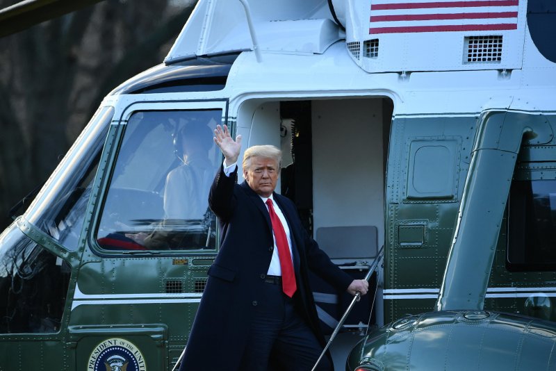 Трамп покинул белый дом