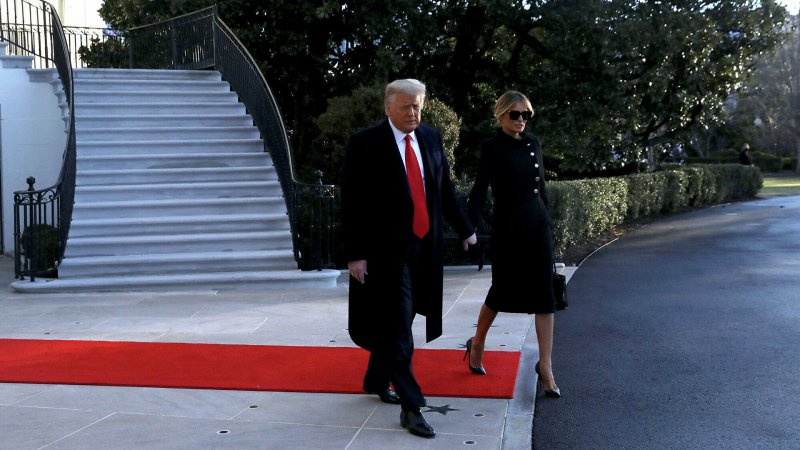 Мелания Трамп покидает белый дом костюм