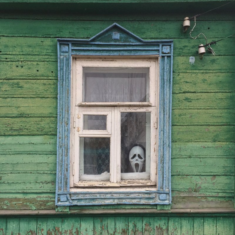 Старая оконная рама