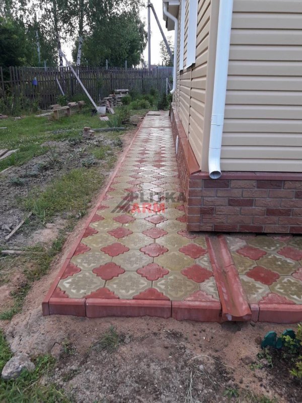 Тротуарная плитка в частном доме