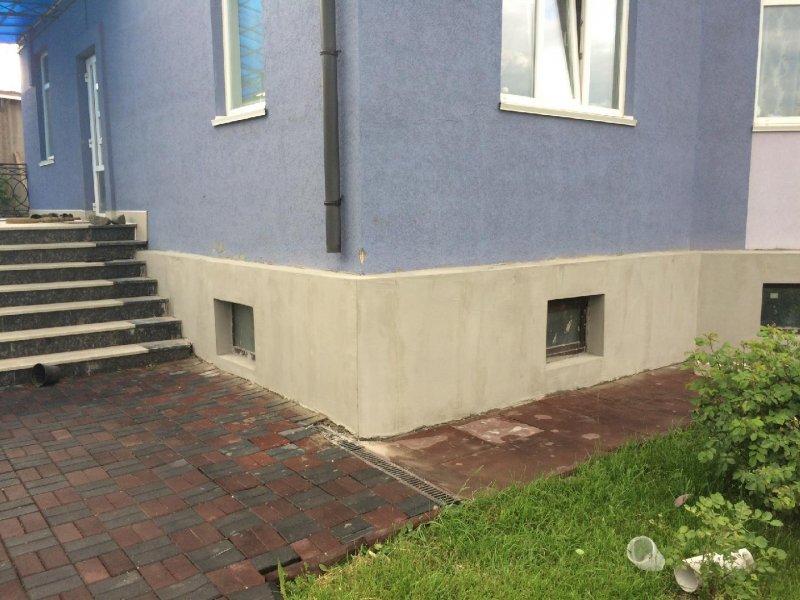 Покраска цоколя частного дома