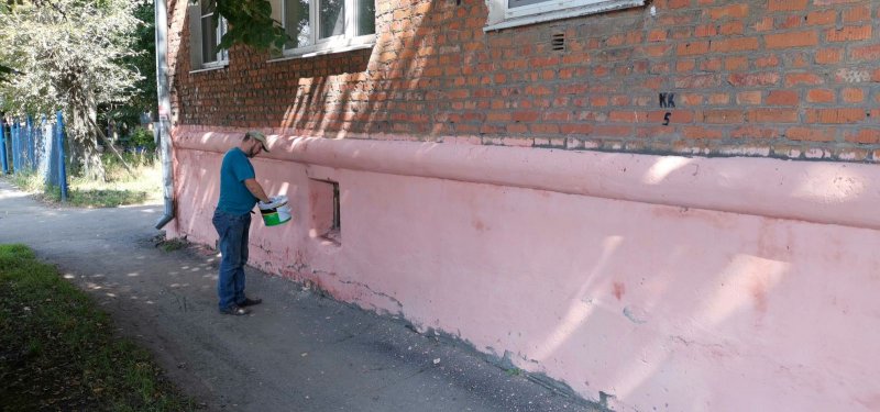 Покраска цоколя дома Жилищник