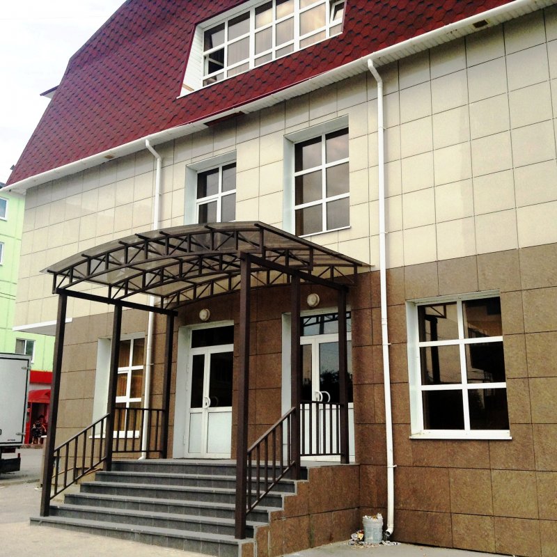 Крыльцо офисного здания