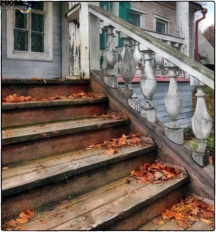 Старинное крыльцо