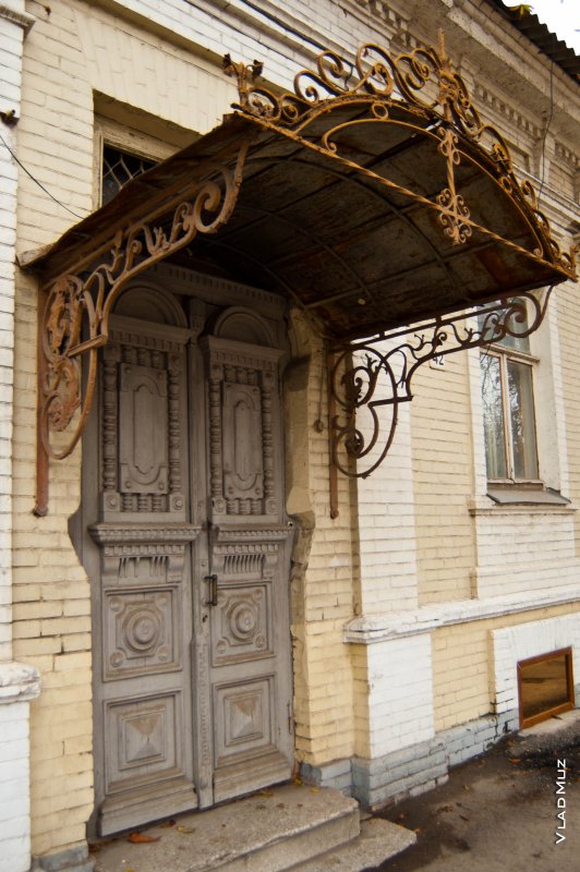 Старинные кованые козырьки