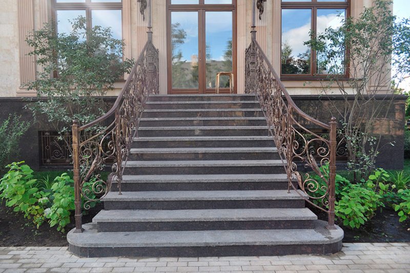 Входные ступеньки