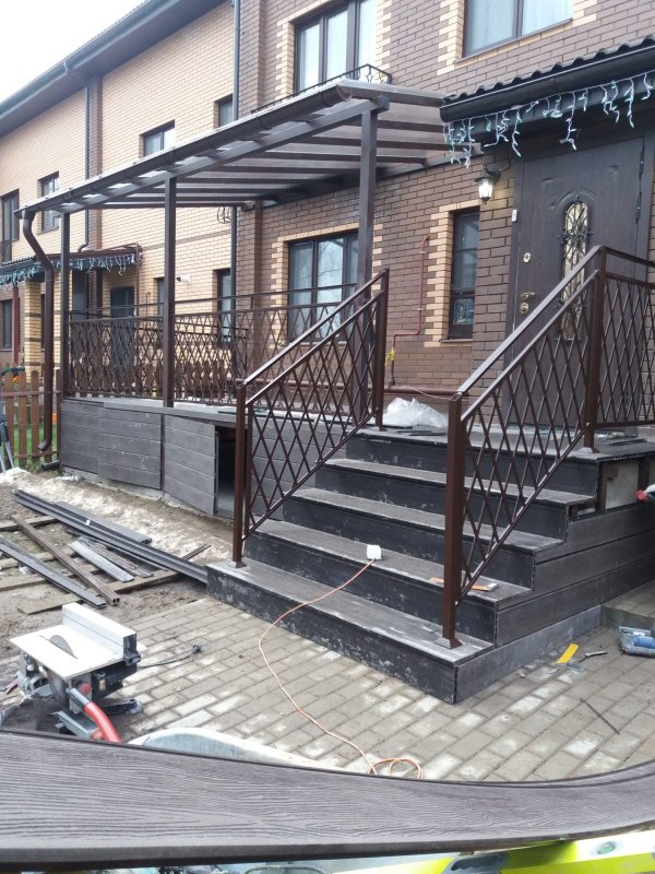 Перила для крыльца из металла