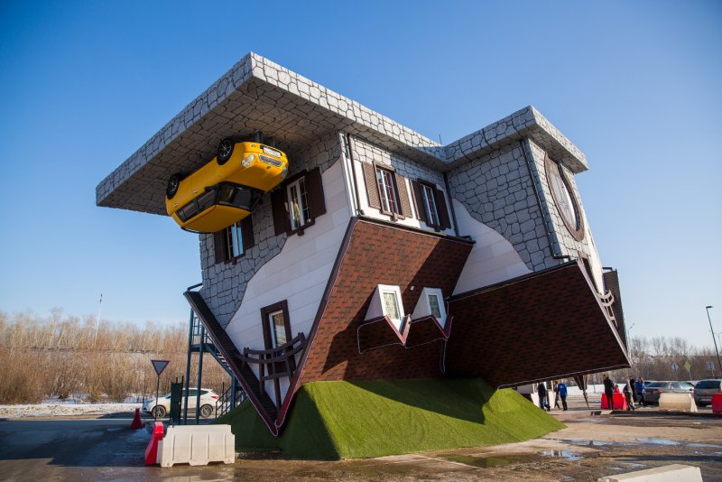 Перевернутый дом в Уфе мега