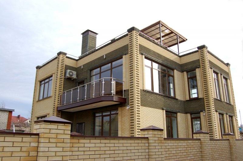 Дом из желтого кирпича