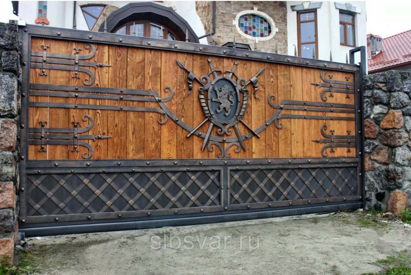 Деревянные дворовые ворота