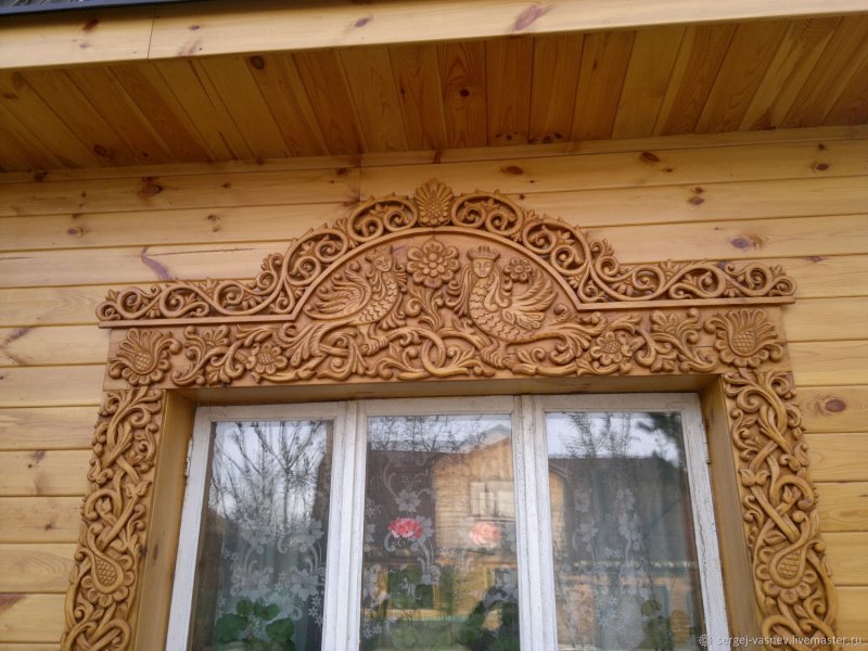 Резные наличники на окна в деревянном доме