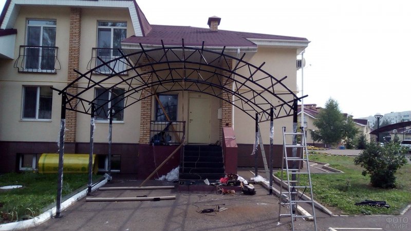 Козырек из поликарбоната