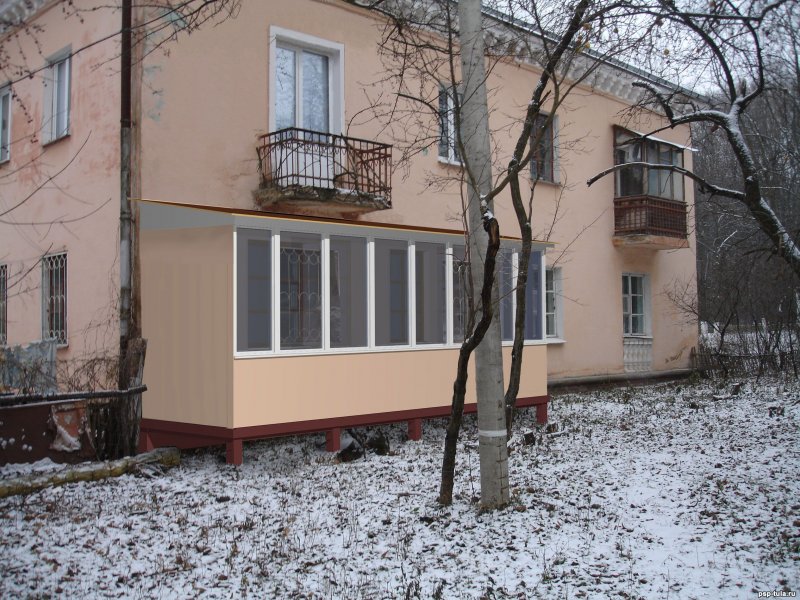 Балкон на первом этаже