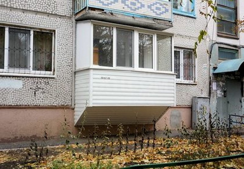 Пристроенный балкон на 1 этаже