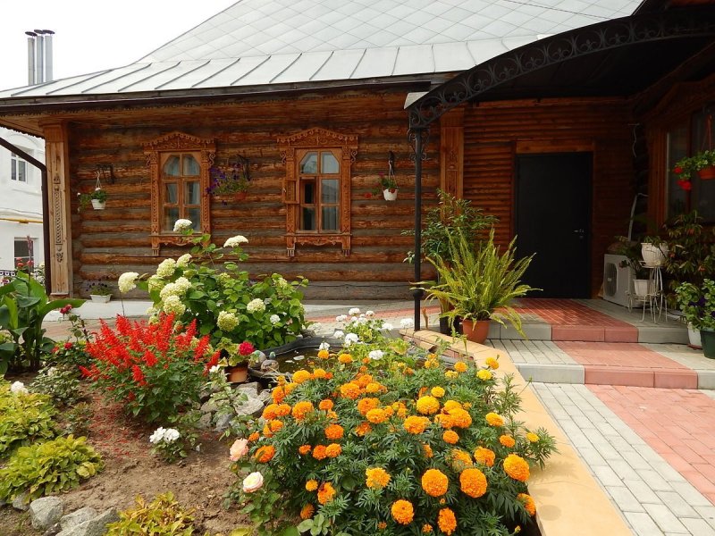 Красивый деревенский дворик