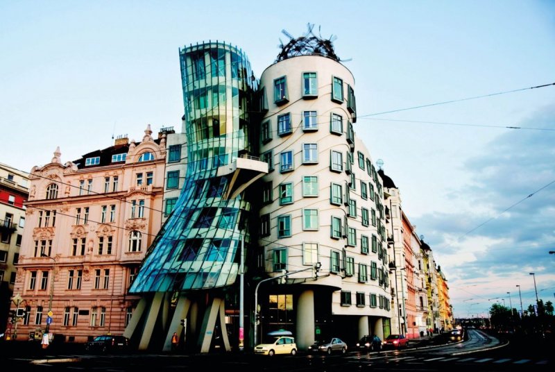 Асимметричные здания Москвы