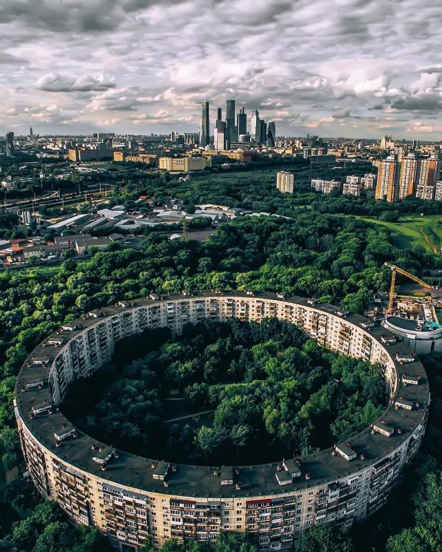 Круглый дом на Нежинской 13