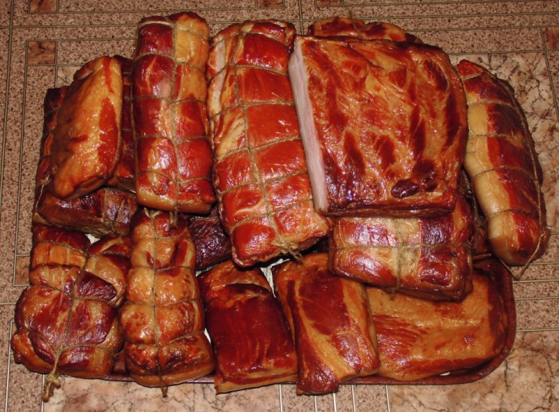 Мясные изделия горячего копчения