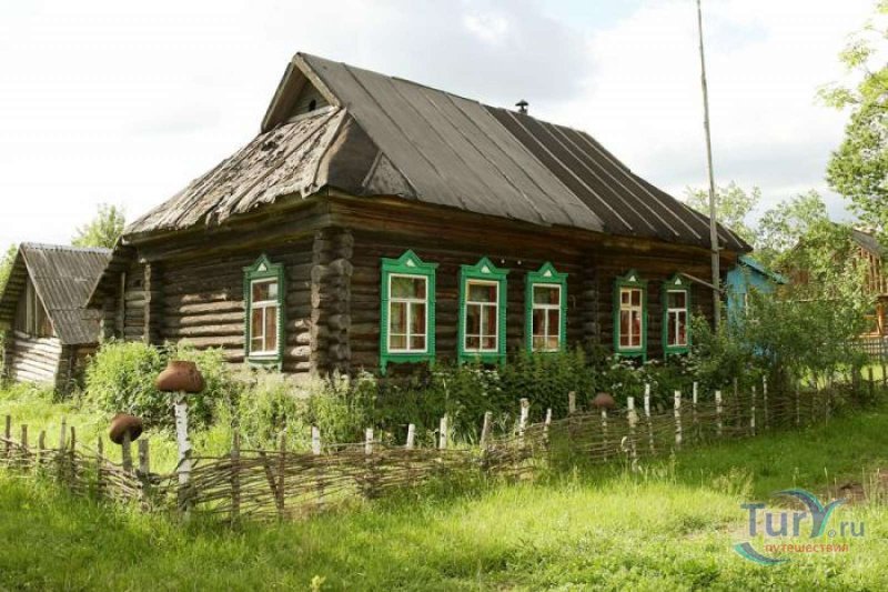 Деревенский дом изба