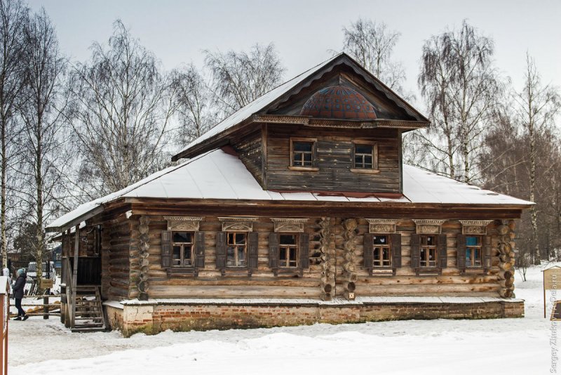 Деревенский дом с мезонином