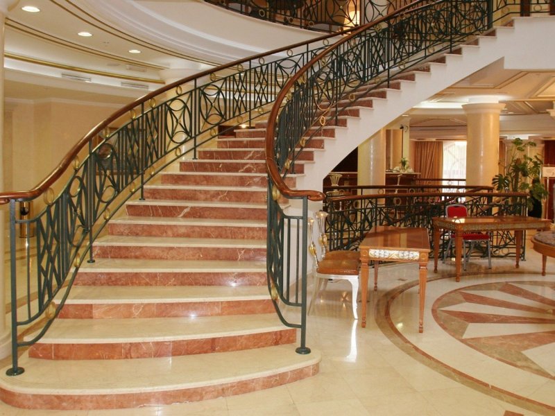 Лестница из мрамора