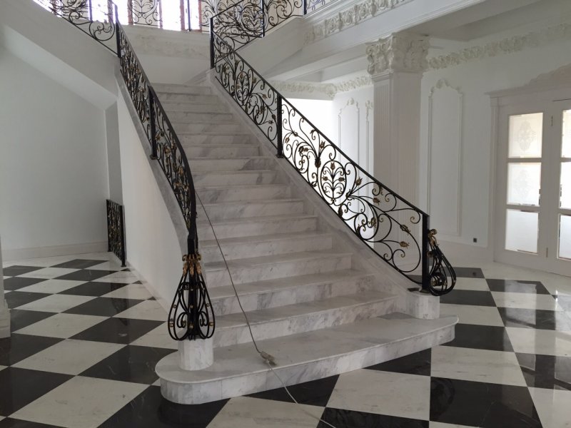Мраморная лестница