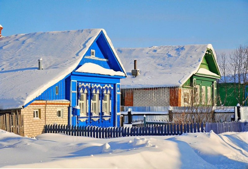 Деревенский дом зимой