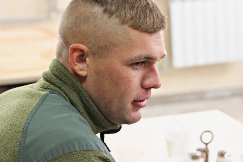 Армейская стрижка полубокс