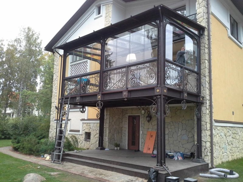 Приставной балкон в частном доме