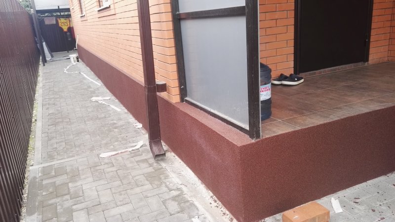 Отделка цоколя деревянного лома