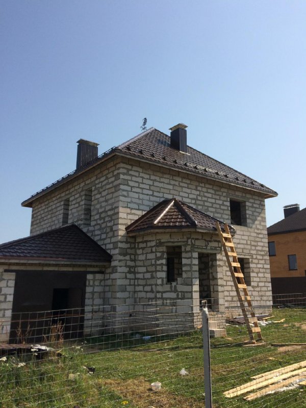 Фасад дома с вальмовой крышей
